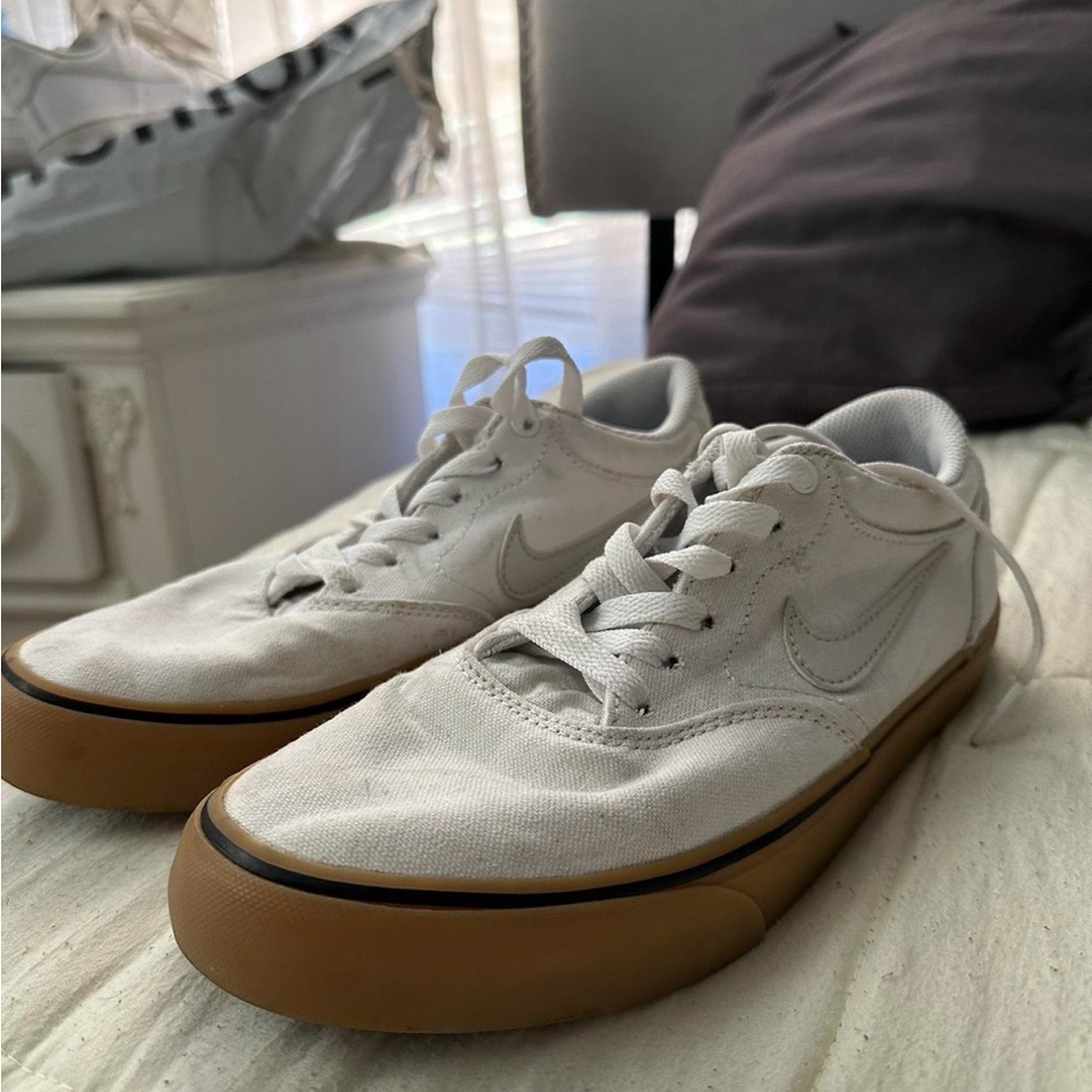 nike court shoes